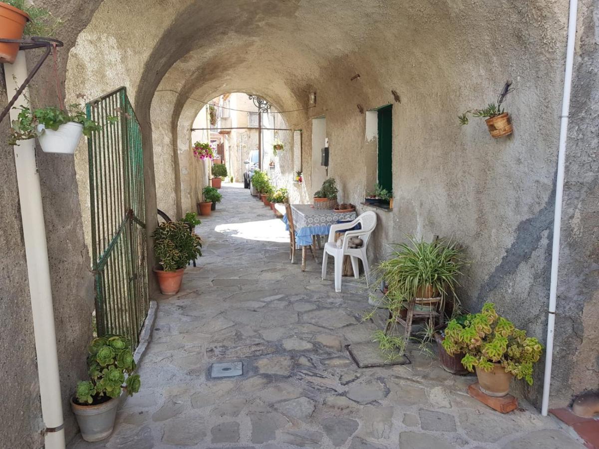 Casa Tranquilla E Luminosa Con Terrazzo A Due Passi Dal Mare Lejlighed Brolo Eksteriør billede