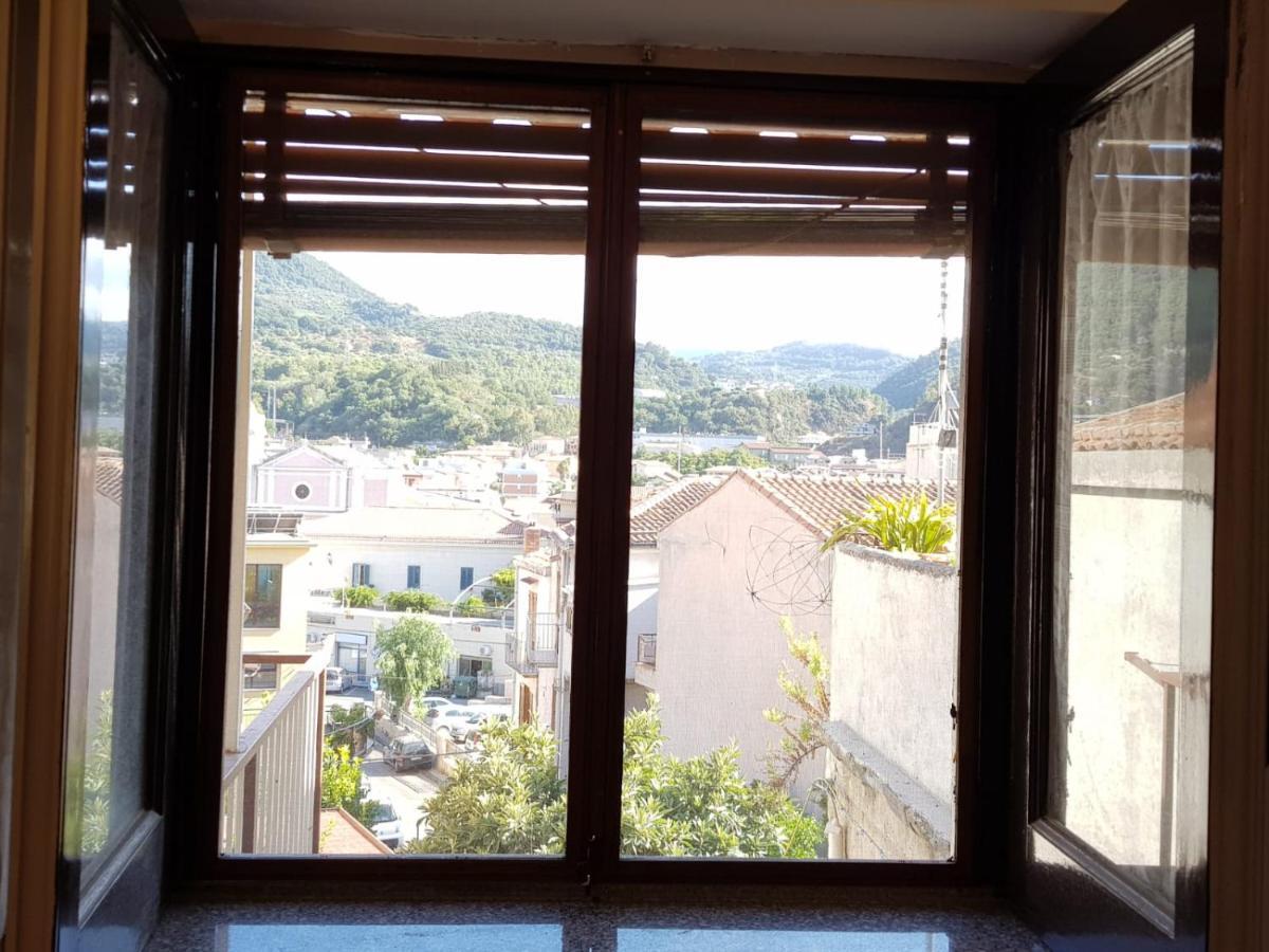 Casa Tranquilla E Luminosa Con Terrazzo A Due Passi Dal Mare Lejlighed Brolo Eksteriør billede