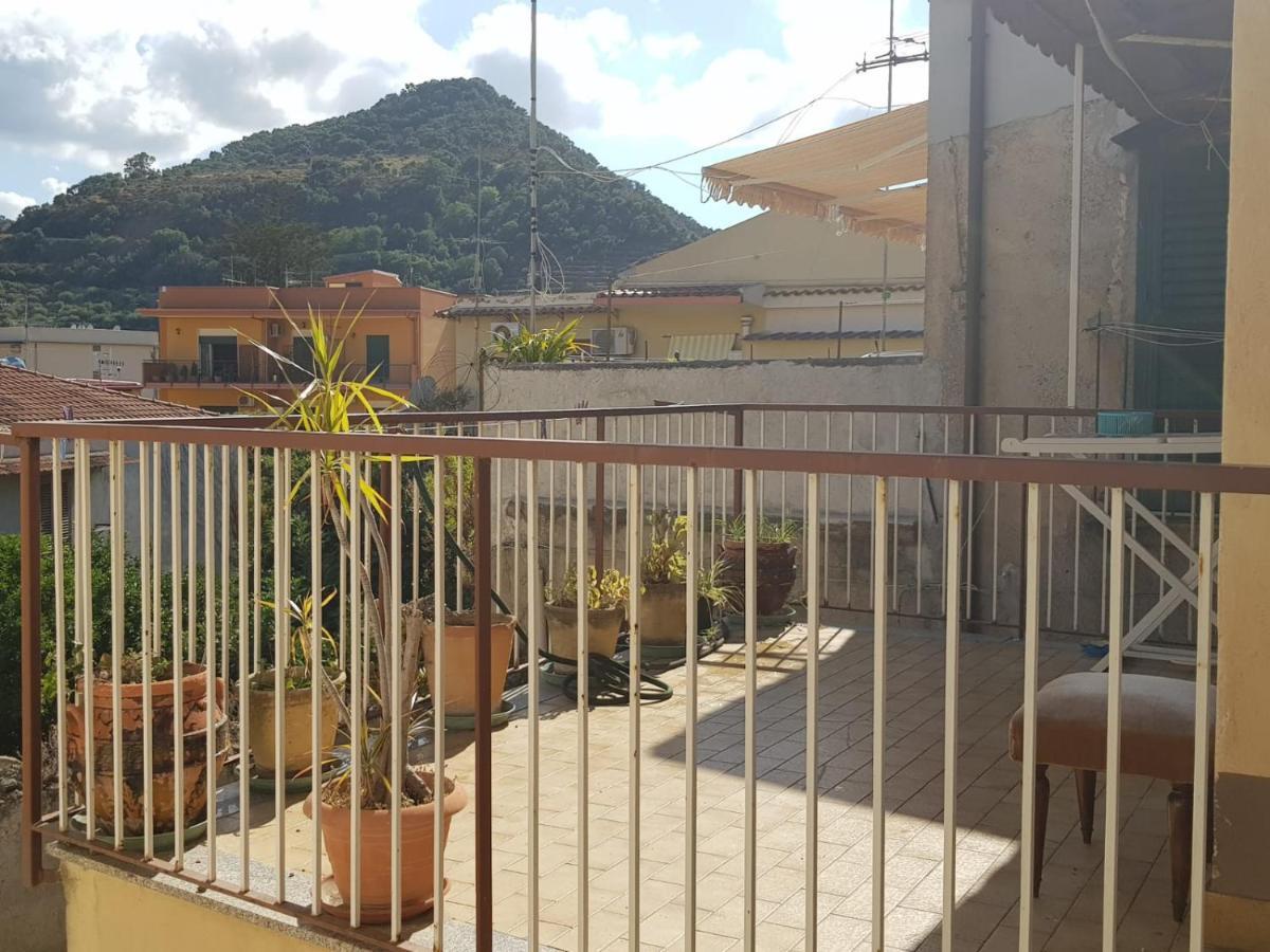 Casa Tranquilla E Luminosa Con Terrazzo A Due Passi Dal Mare Lejlighed Brolo Eksteriør billede